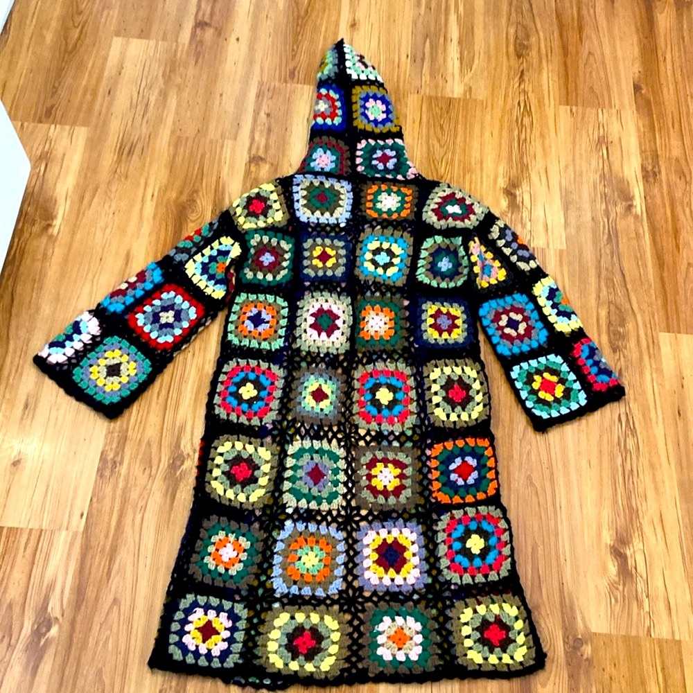 ♥️ 3 X HOST PICK ♥️ SAACHI granny square duster with hood S/M - Picture 3 of 8